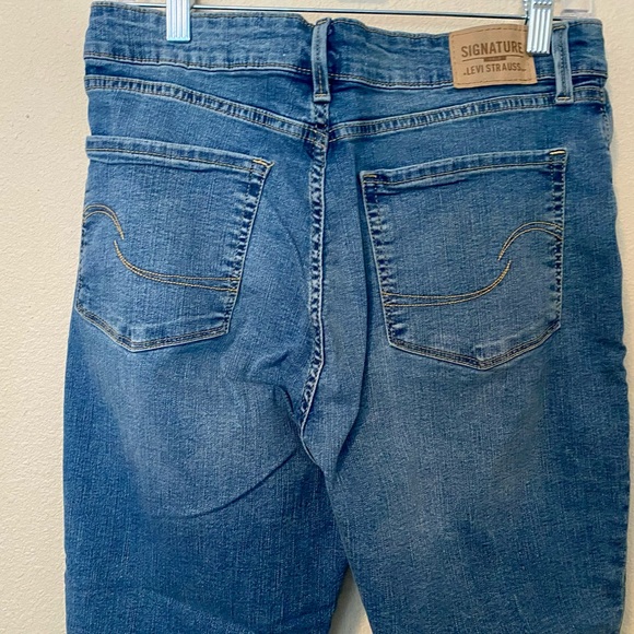 Levi Strauss Signature Denim Capris - Picture 4 of 9